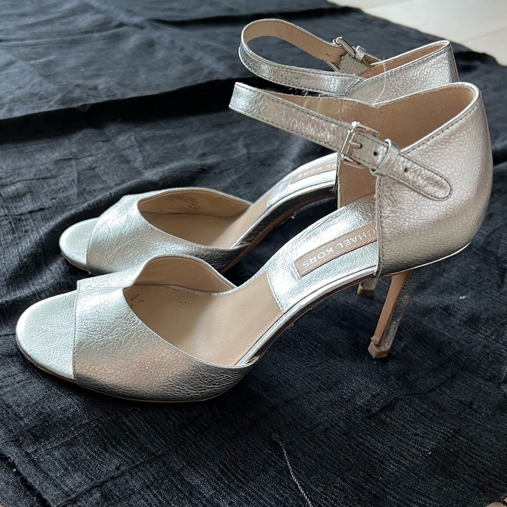 Michael Kors Metallic Silver Leather Heeled Sandals 🎉Host Pick🎉 - Picture 3 of 14